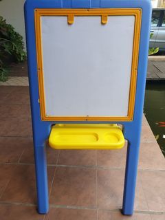 Kids whiteboard stand