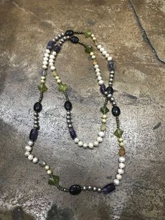 Long necklace with pearls and gems