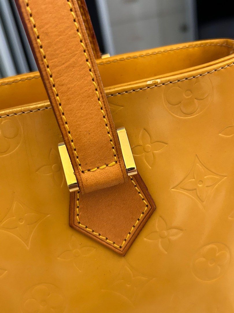 LV monogram vernis (Category: Luxury Bags & Wallets) located in Quezon City. Submitted by joanneluy (Listing ID 1303256502, Image 2). Description: 🇯🇵Bought from Japan ➡️Now selling low, price is already 1/4 in the market. ➡️Appearance outside is good All in gold hardware Handles leather is still light No rubs on edges and linings Minor signs of usage ➡️Inside appearance of the bag: Bottom part or under the zipper is peeling off, No sticky, no p