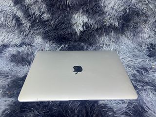 Macbook air 13inch 2018 model 16gb ram 256gb ssd