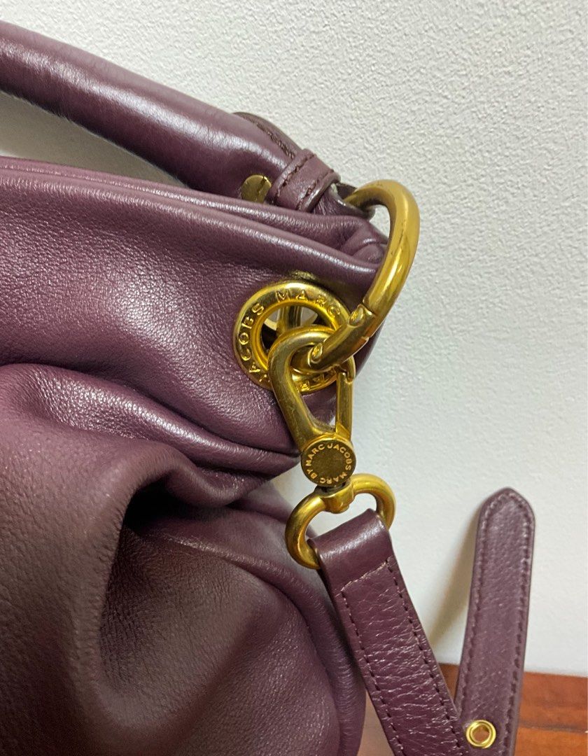 Marc Jacobs Classic Leather Hobo Shoulder Bag (Category: Luxury Bags & Wallets) located in Dinalupihan. Submitted by alexenaaajame (Listing ID 1303397687, Image 3). Description: Cordovan w Gold-Tone Hardware Very good condition Bought in Singapore with dust bag.