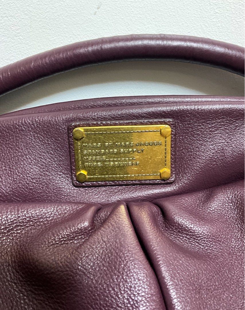 Marc Jacobs Classic Leather Hobo Shoulder Bag (Category: Luxury Bags & Wallets) located in Dinalupihan. Submitted by alexenaaajame (Listing ID 1303397687, Image 2). Description: Cordovan w Gold-Tone Hardware Very good condition Bought in Singapore with dust bag.