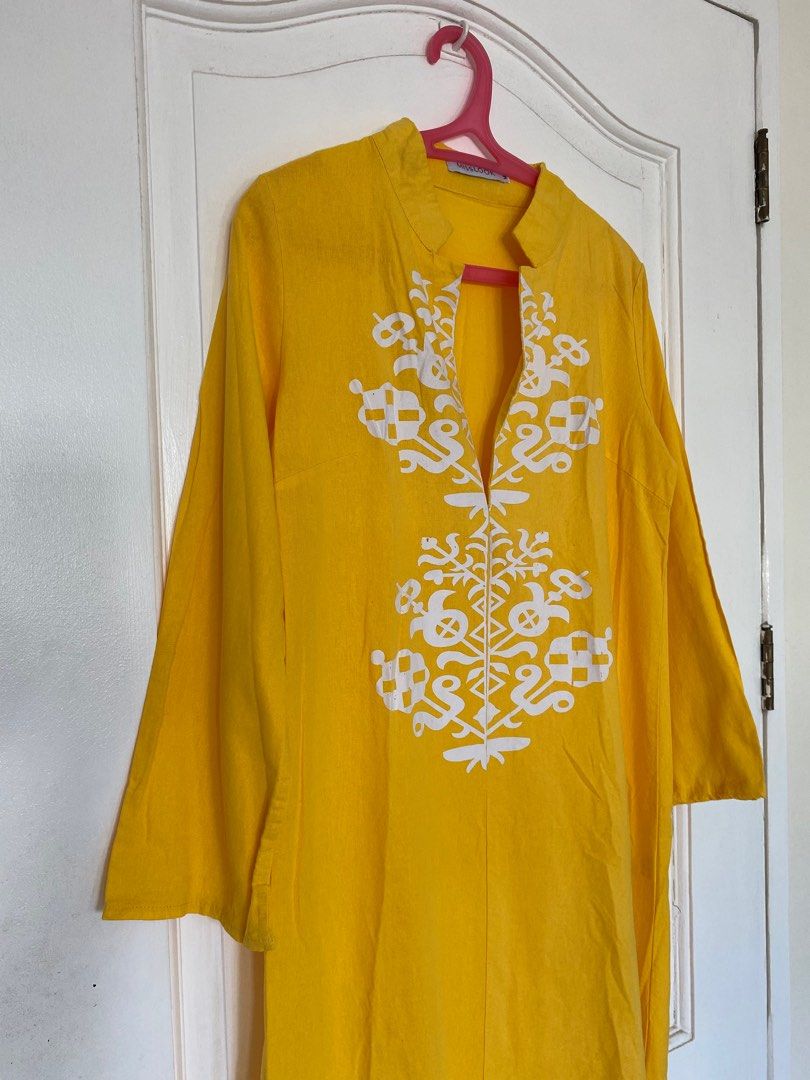 Maxi Dress (Category: Dresses) located in Paranaque City. Submitted by yard_army (Listing ID 1303295322, Image 3). Description: Imported 🇺🇸 Cotton Size M 46” length from shoulder down Slits on both sides Nice neckline Flaw: super small holes in the print, not seen when worn (check last photo) .