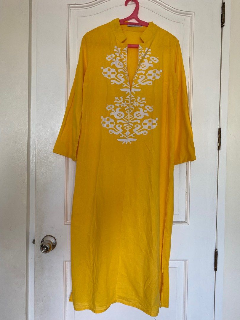 Maxi Dress (Category: Dresses) located in Paranaque City. Submitted by yard_army (Listing ID 1303295322, Image 1). Description: Imported 🇺🇸 Cotton Size M 46” length from shoulder down Slits on both sides Nice neckline Flaw: super small holes in the print, not seen when worn (check last photo) .