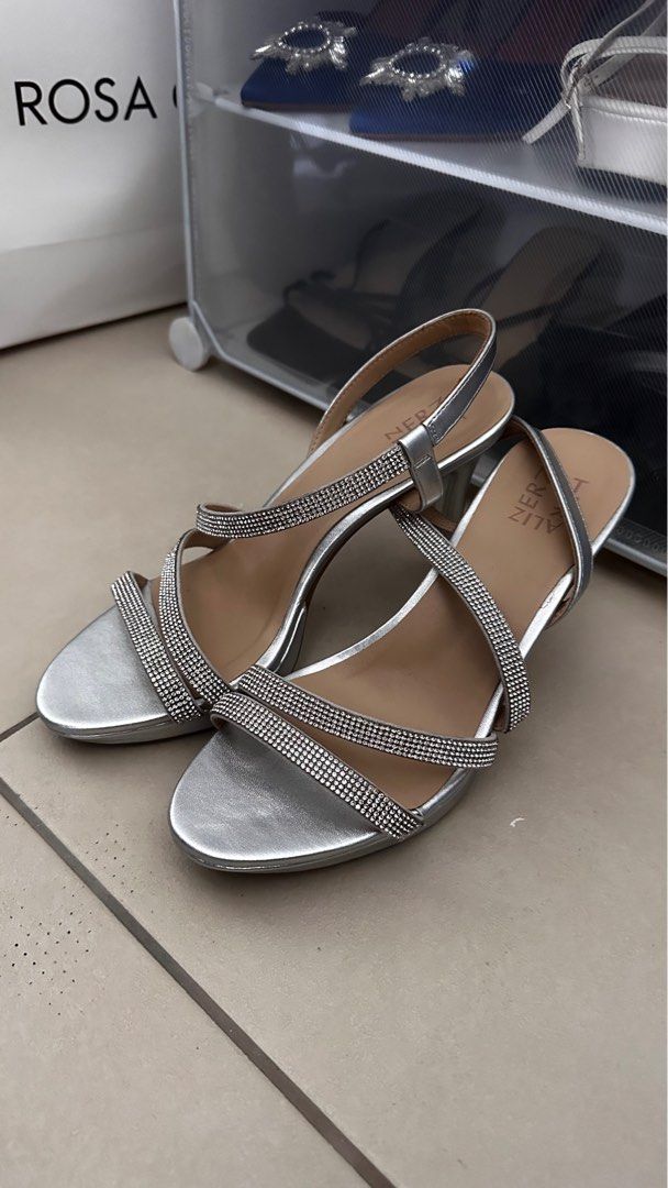 Naturalizer neutral bejeweled shoes (Category: Wedges) located in Taguig. Submitted by cnazmd (Listing ID 1303283296, Image 1). Description: Very comfortable. Used once. Good for wide feet.
