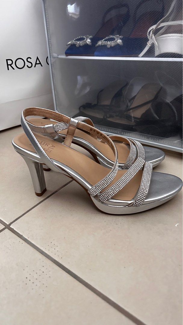 Naturalizer neutral bejeweled shoes (Category: Wedges) located in Taguig. Submitted by cnazmd (Listing ID 1303283296, Image 2). Description: Very comfortable. Used once. Good for wide feet.