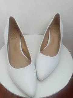 Naturalizer White Shoes size8