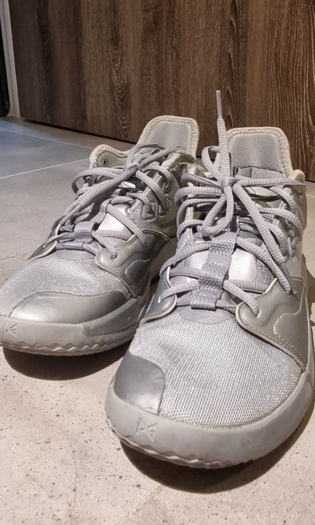 Pg 3 nasa grey top