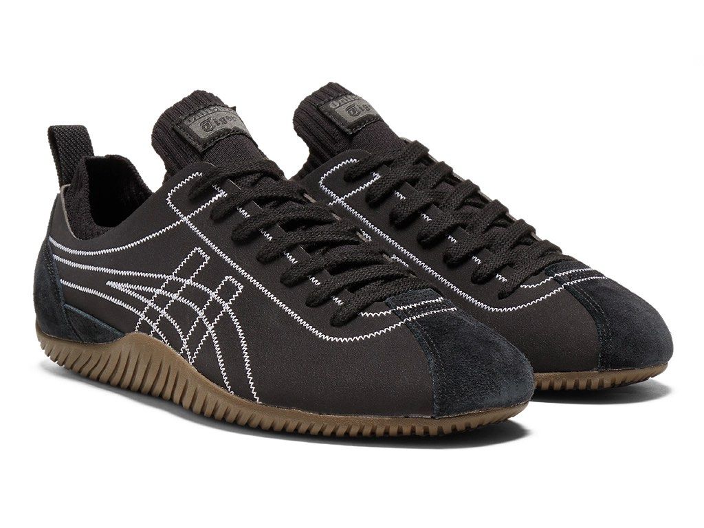 Onitsuka Tiger SCLAW (Category: Sneakers) located in Singapore. Submitted by thesedaphogottago (Listing ID 1303387257, Image 2). Description: https://www.onitsukatiger.com/sg/en-sg/product/sclaw/1183b969.001.