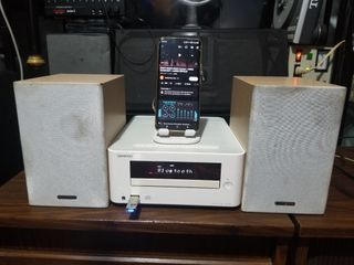 Onkyo CD Receiver with usb bluetooth