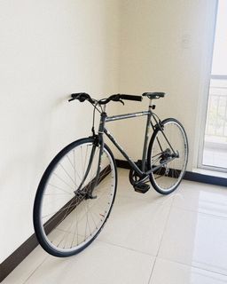 Pre-loved Item: bike with freebies (helmet, floor pump, front/back lights, chain lock)