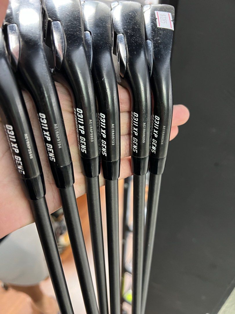 Set of 2 TaylorMade R9 SuperMax 5 & 6 Irons Regular Graphite Shafts Elite Grips Set of 2 TaylorMade R9 SuperMax 5 & 6 Irons Regular Graphite Shafts Elite Grips