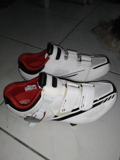 Shimano Carbon R107W 
Roadbike Cleat Shoes 
Size 38