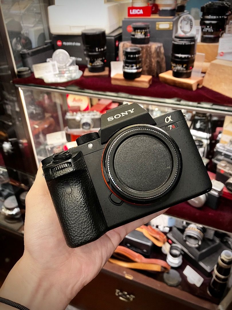 SONY A7R II (A7r2) + 2 battery, 攝影器材, 相機- Carousell