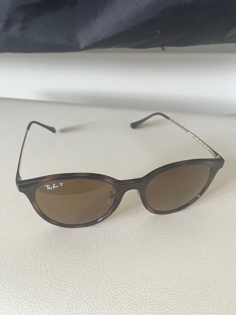 Sunglasses (Category: Sunglasses & Eyewear) located in Singapore. Submitted by jasang55 (Listing ID 1303325821, Image 4). Description: Got it as gift and have lot of sunglasses. Never wear only open to take photos. Full set with leather box. No low-ballers no hurry to sell thanks .