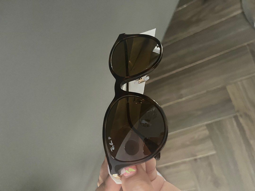 Sunglasses (Category: Sunglasses & Eyewear) located in Singapore. Submitted by jasang55 (Listing ID 1303325821, Image 5). Description: Got it as gift and have lot of sunglasses. Never wear only open to take photos. Full set with leather box. No low-ballers no hurry to sell thanks .