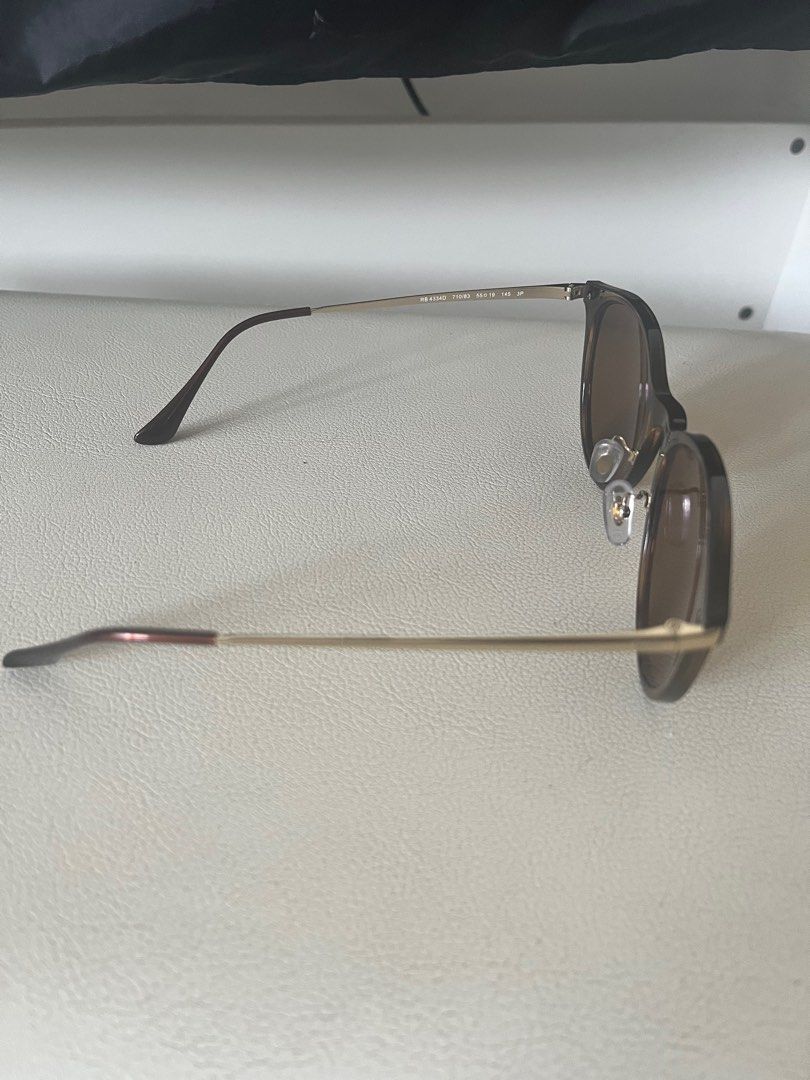 Sunglasses (Category: Sunglasses & Eyewear) located in Singapore. Submitted by jasang55 (Listing ID 1303325821, Image 3). Description: Got it as gift and have lot of sunglasses. Never wear only open to take photos. Full set with leather box. No low-ballers no hurry to sell thanks .