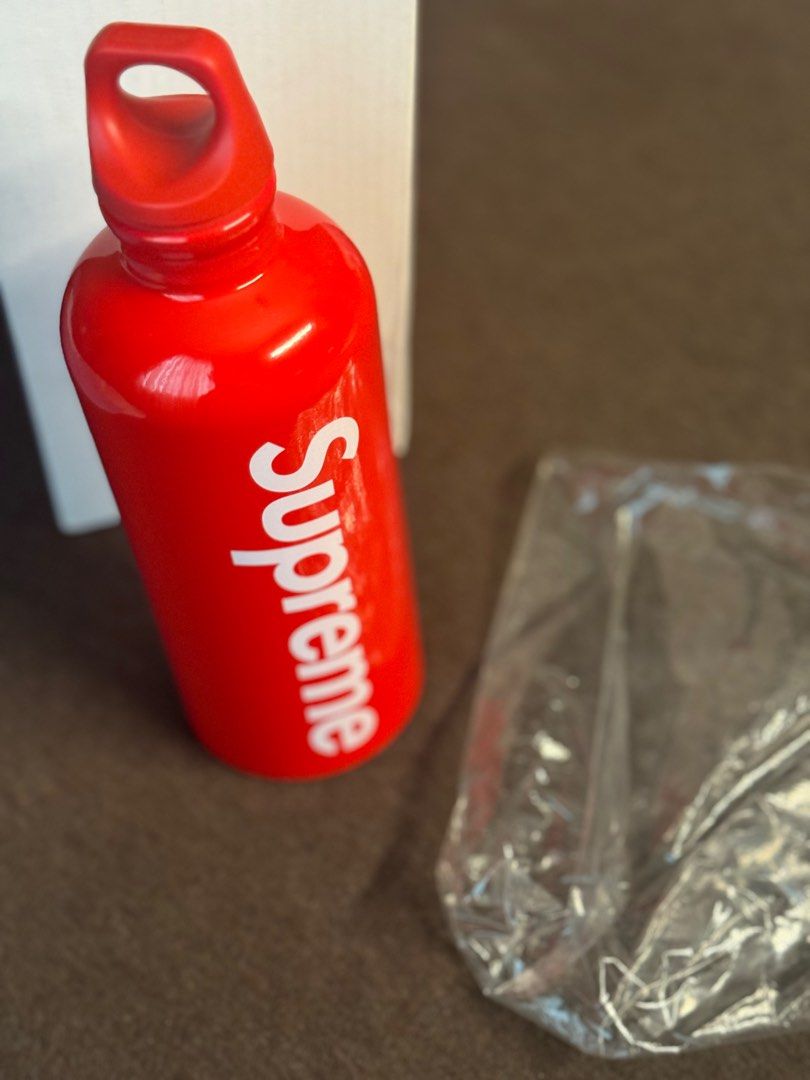 Supreme - Supreme®/SIGG™ Vacuum Insulated RED Supreme x Sigg Vacuum Insulated Water Bottle Red Boxout Logo