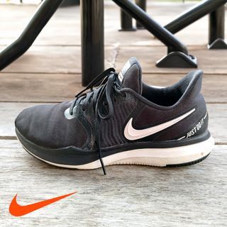 Women's Nike Training Shoes (US 7.5 W)