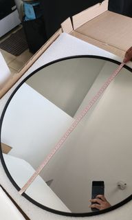 60x60 round mirror w shelf