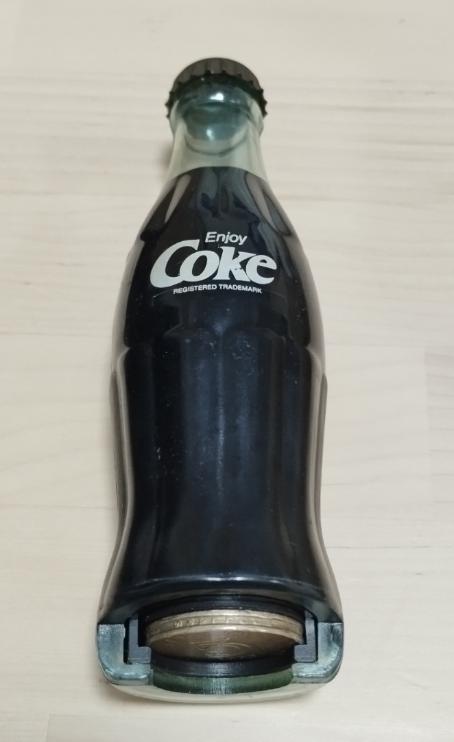絕版 可口可樂 樽形 錢罌 / 錢箱 Coca Cola Coins Holder, 興趣及遊戲, 收藏品及紀念品, 古董收藏 - Carousell