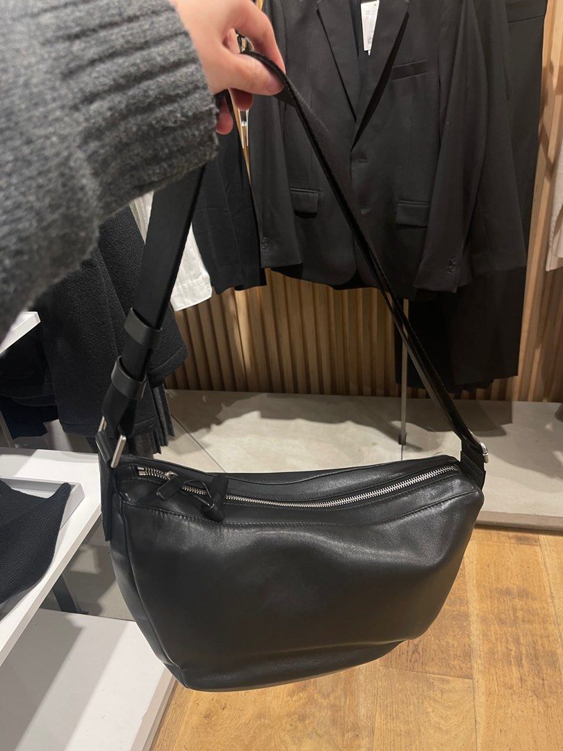 🇦🇺 COS Crescent Crossbody Leather (100% authentic), Men's
