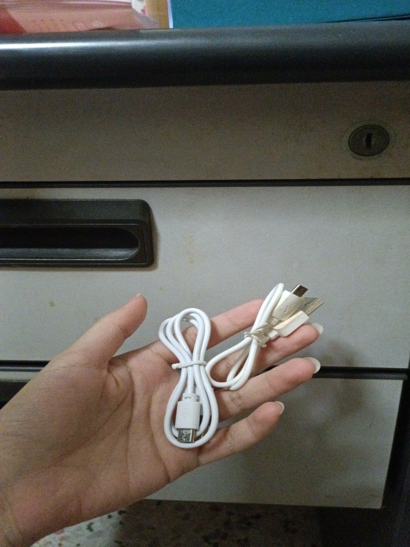 Android wire (Category: Cables & Adaptors) located in Singapore. Submitted by janeeeeeeeetoo (Listing ID 1303531356, Image 1). Description: One short one long. Get both at $2.50, inclusive of mailing 1 at $1.50.