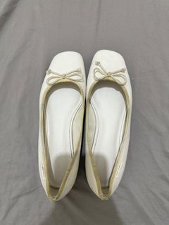 AUTHENTIC CHARLES & KEITH FLATS