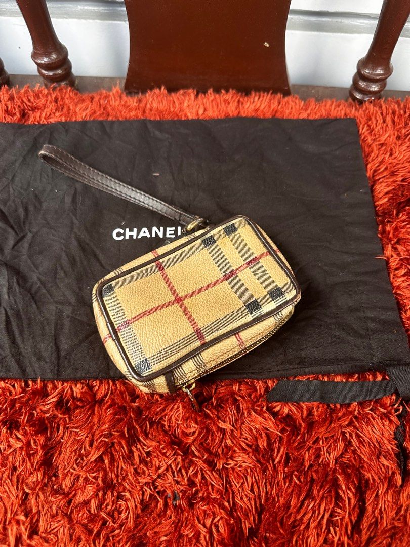 Burberry wristlet pouch hot sale