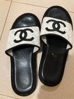 Chanel Sandal Size 7 Like new