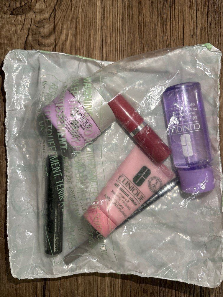 CLINIQUE MAKE-UP TRAVEL SET (Category: Makeup) located in Pasig City. Submitted by bargainsbythebay (Listing ID 1303556132, Image 1). Description: Guaranteed authentic! Set includes: 1x Clinique Smart Clinical Age Transformer 1x Clinique all about clean rinse-off foaming cleanser 30ml 1x Clinique Lip colour + primer (14 Plum Pop) 1x Clinique High Impact mascara 1x Clinique quickliner for eyes intense (01 intense black) 1x Clinique take the day of