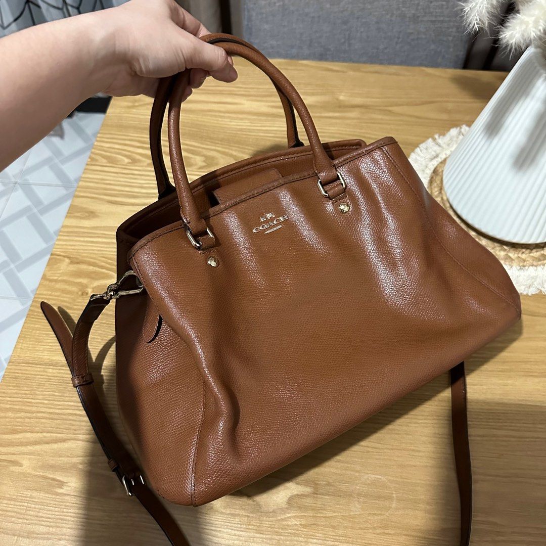 Coach Margot Carryall Satchel (Category: Luxury Bags & Wallets) located in Tagbilaran City. Submitted by nicaciara (Listing ID 1303543210, Image 1). Description: Top handle/ crossbody bag Handbag is pre-owned in good condition with signs of use. Issue sa lining sa may opening. Please see pictures. Crossbody strap is included..