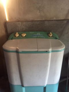 Color: Emerald Green
Capacity: 6.5 kg. dry weight capacity
Rust proof body
Still in good condition. 
Washing machine and Spinner still working