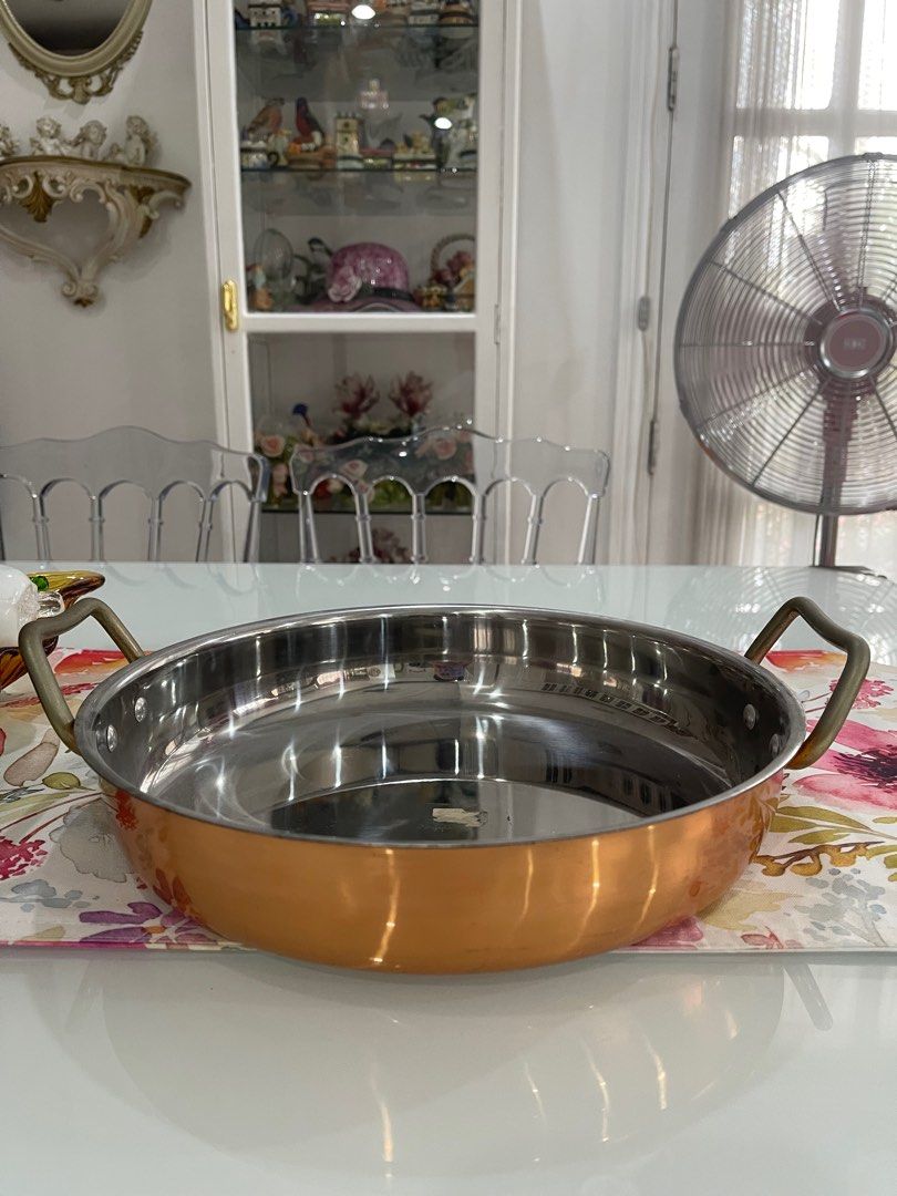 Copper casserole (Category: Cookware & Accessories) located in Mandaluyong City. Submitted by daisys.collection (Listing ID 1303442031, Image 2). Description: 28 cm diameter; 5 cm high.