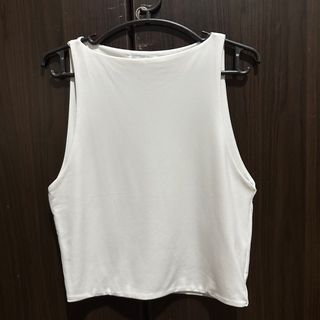 D05 House of Lulu Plain White Cropped Top