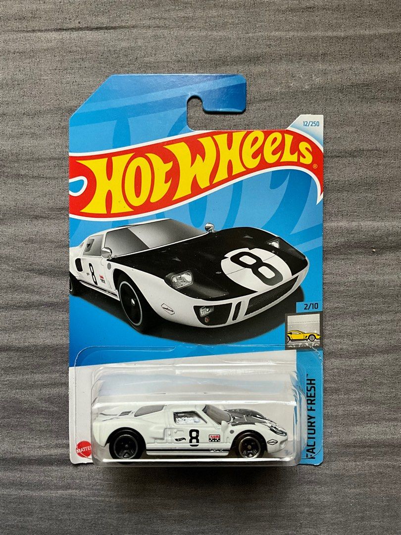 Ford GT40 Hot Wheels (Category: Vehicle & Diecast Models) located in Cainta. Submitted by treasureboxph (Listing ID 1303498370, Image 1). Description: .