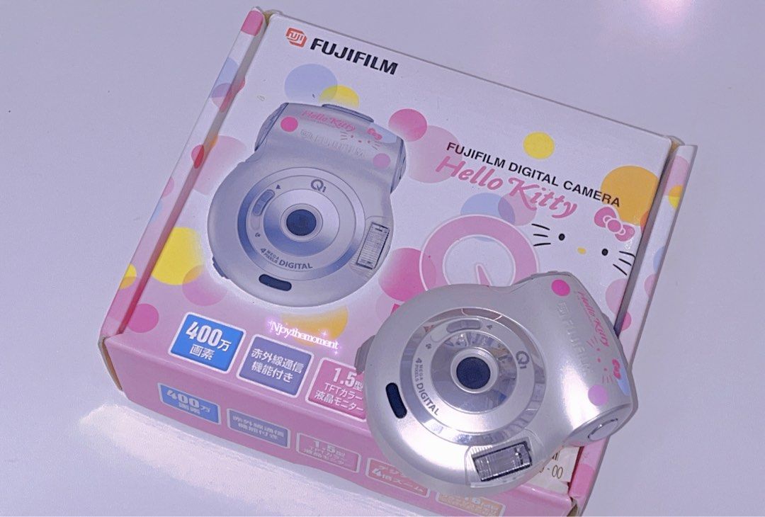 FUJIFILM Hello Kitty Q1 デジタルカメラとフィルム2個