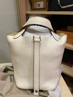 （分類：）位於 。 由 preloved_owned 提交（商品編號 1303525520，圖片 1）。簡介： 。