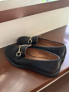 H&M BLACK LOAFERS (size 8)