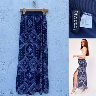 H&M Divided printed chiffon side slit skirt