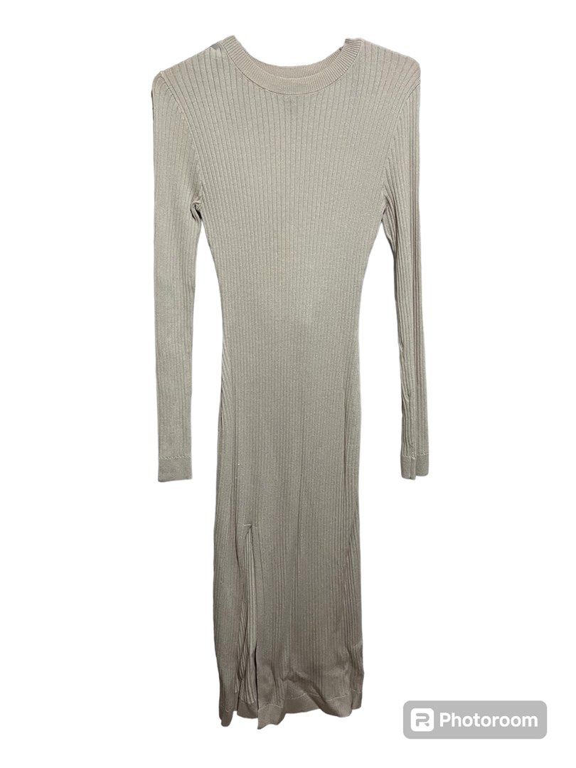 H&M Long Rib-Knit Dress READ DESCRIPTION (Category: Dresses) located in Angeles City. Submitted by jvrfinds (Listing ID 1303584391, Image 1). Description: -Used once for graduation pictorial. -Small on tag Length: 45.5in. Width: stetchy fabric note: photo was the day when i bought it, 29in back then. It still fits til today; waist - 33in. and hips 36in. height is 163cm. can actually fit small-semi large.