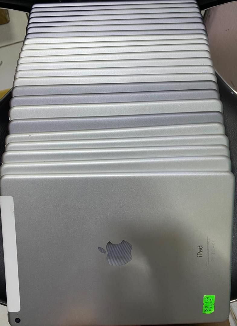 iPad Air 2 128gb LTE (Category: iPad) located in Manila. Submitted by TekiCashGadgetsph (Listing ID 1303499271, Image 2). Description: Available ulit‼️‼️‼️‼️ AIR 2 128GB LTE (w/sim slot) ✅ SMOOTH (Complete with BOX) Super ganda po👌.