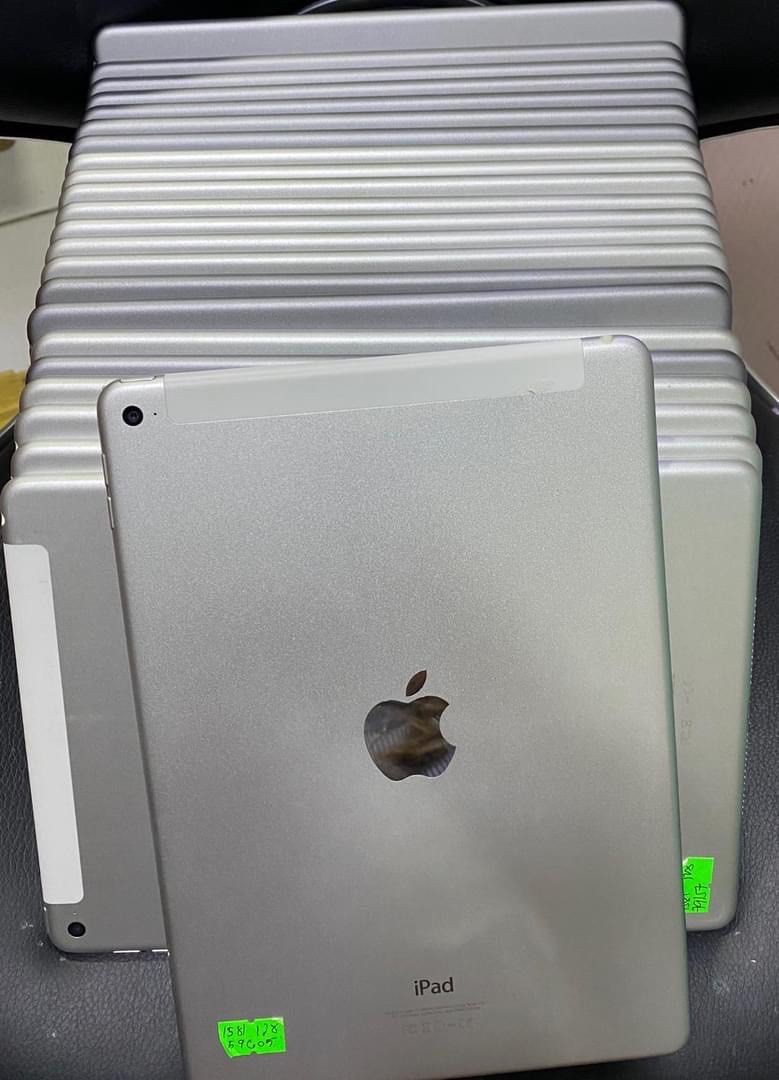 iPad Air 2 128gb LTE (Category: iPad) located in Manila. Submitted by TekiCashGadgetsph (Listing ID 1303499271, Image 1). Description: Available ulit‼️‼️‼️‼️ AIR 2 128GB LTE (w/sim slot) ✅ SMOOTH (Complete with BOX) Super ganda po👌.