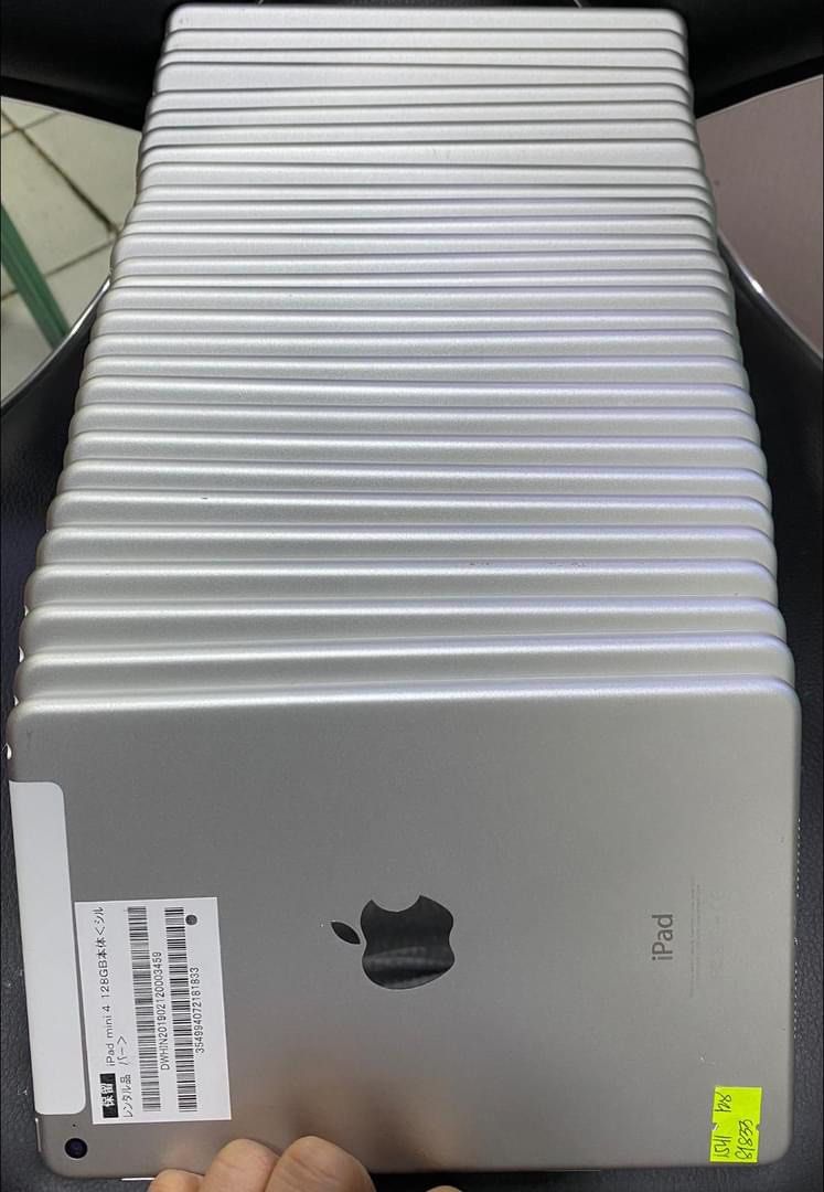 iPad Mini 4 128GB LTE (Category: iPad) located in Manila. Submitted by TekiCashGadgetsph (Listing ID 1303498348, Image 2). Description: Available na uliit sobrang bilis maubos ✨ Mini 4 128GB LTE (w/sim slot) ✅ SMOOTH (Complete with BOX) Super ganda po👌 Pwede pick up 📍sampaloc mnila .
