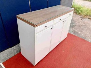 Lateral Cabinet 48”L x 16”W x 33”H Glass top 2 pullout drawers 3 wooden doors In good condition