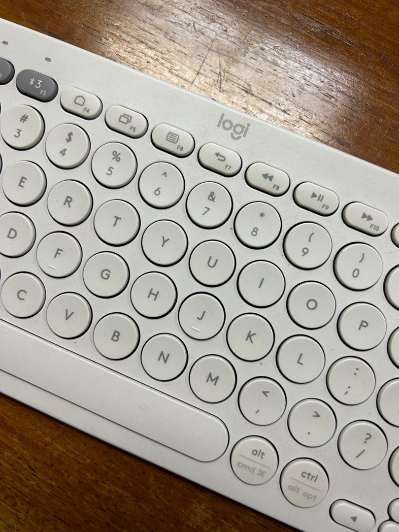 Logitech K380 Wireless Bluetooth Keyboard (Category: Computer Keyboard) located in Caloocan City. Submitted by kzoneee (Listing ID 1303592239, Image 1). Description: Good as new no damage.