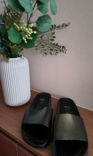 (Category: ) located in . Submitted by hrrka (Listing ID 1303481008, Image 1). Description: .