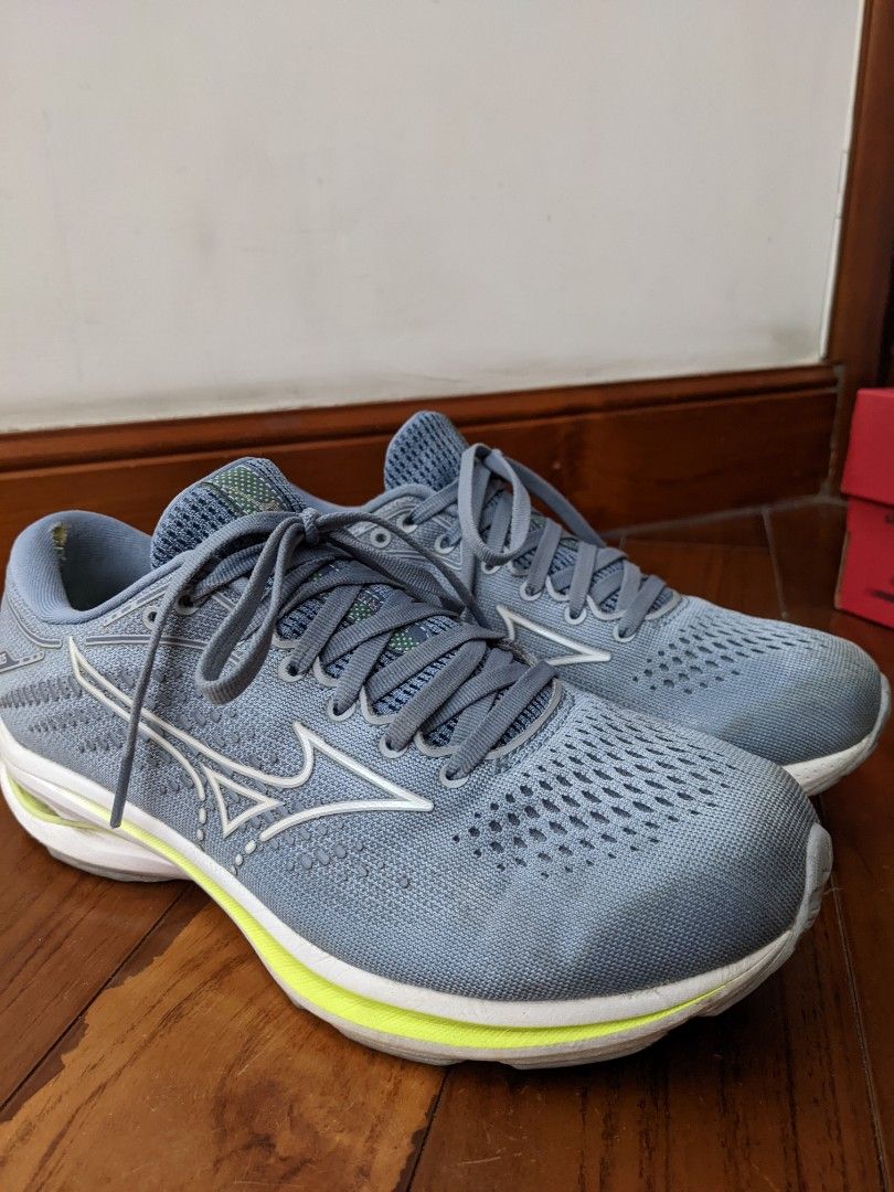 Mizuno wave rider 25 size38.5 Carousell