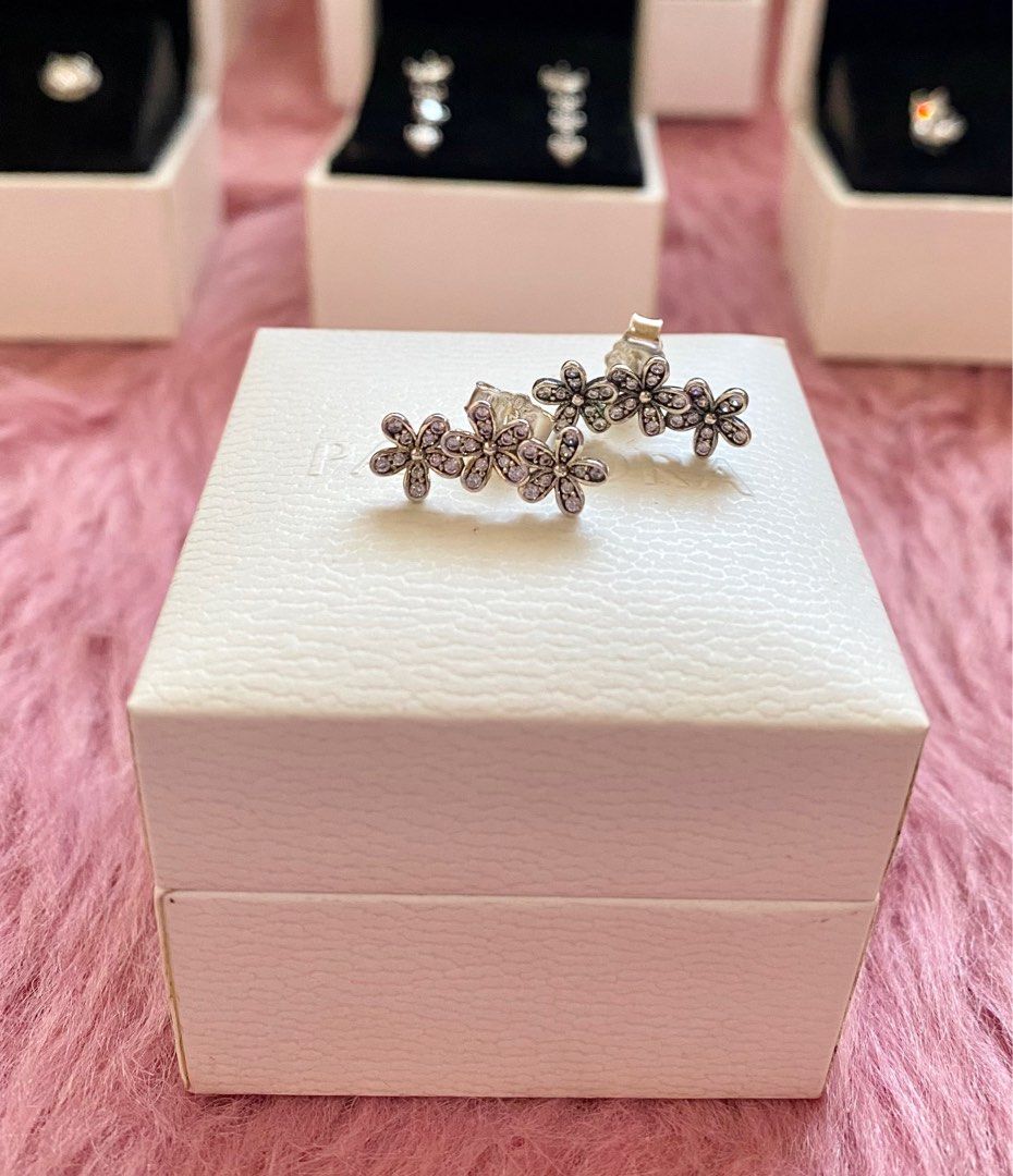 Dazzling daisy clusters stud earrings top