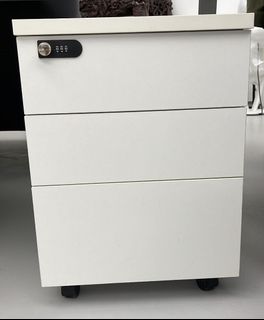 (Category: ) located in . Submitted by officeclearancesale (Listing ID 1303457034, Image 1). Description: .